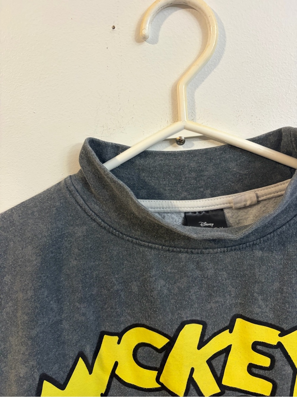 Disney Mickey Mouse Crewneck Sweatshirt with Colorful Graphic large - Picture 3 of 6